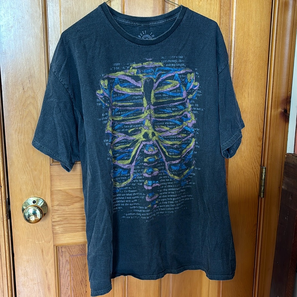 Grey t-shirt with rib cage and writing